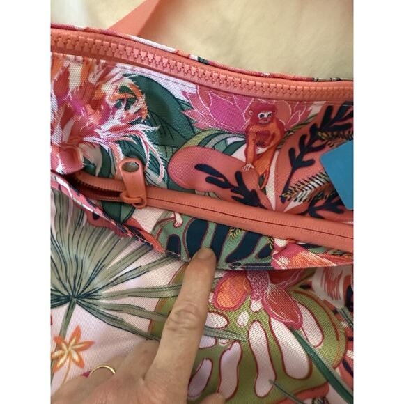 NWT Vera Bradley Rain Forest Canopy Coral Reactive RFID Hipster Tropical Monkey - Picture 5 of 14